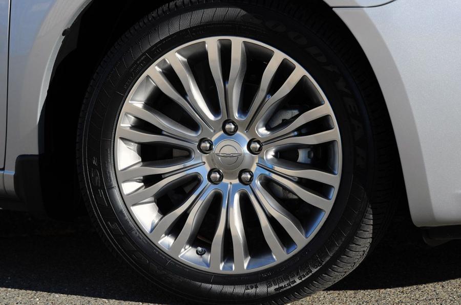  Chrysler 200 2011 года  (фото 44 из 122)